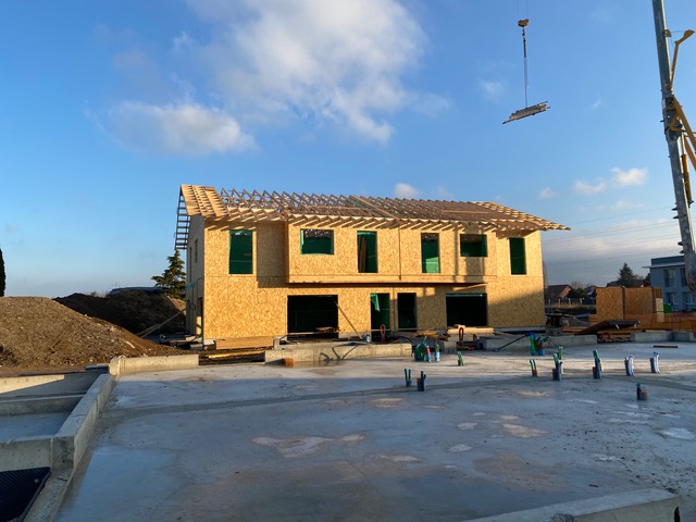 Janvier 2022 - Avancement chantier : Assemblage de notre première villa en ossature bois